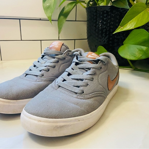 Nike SB Check Grey/Rose Gold Sneaker Size 8 - Picture 4 of 5